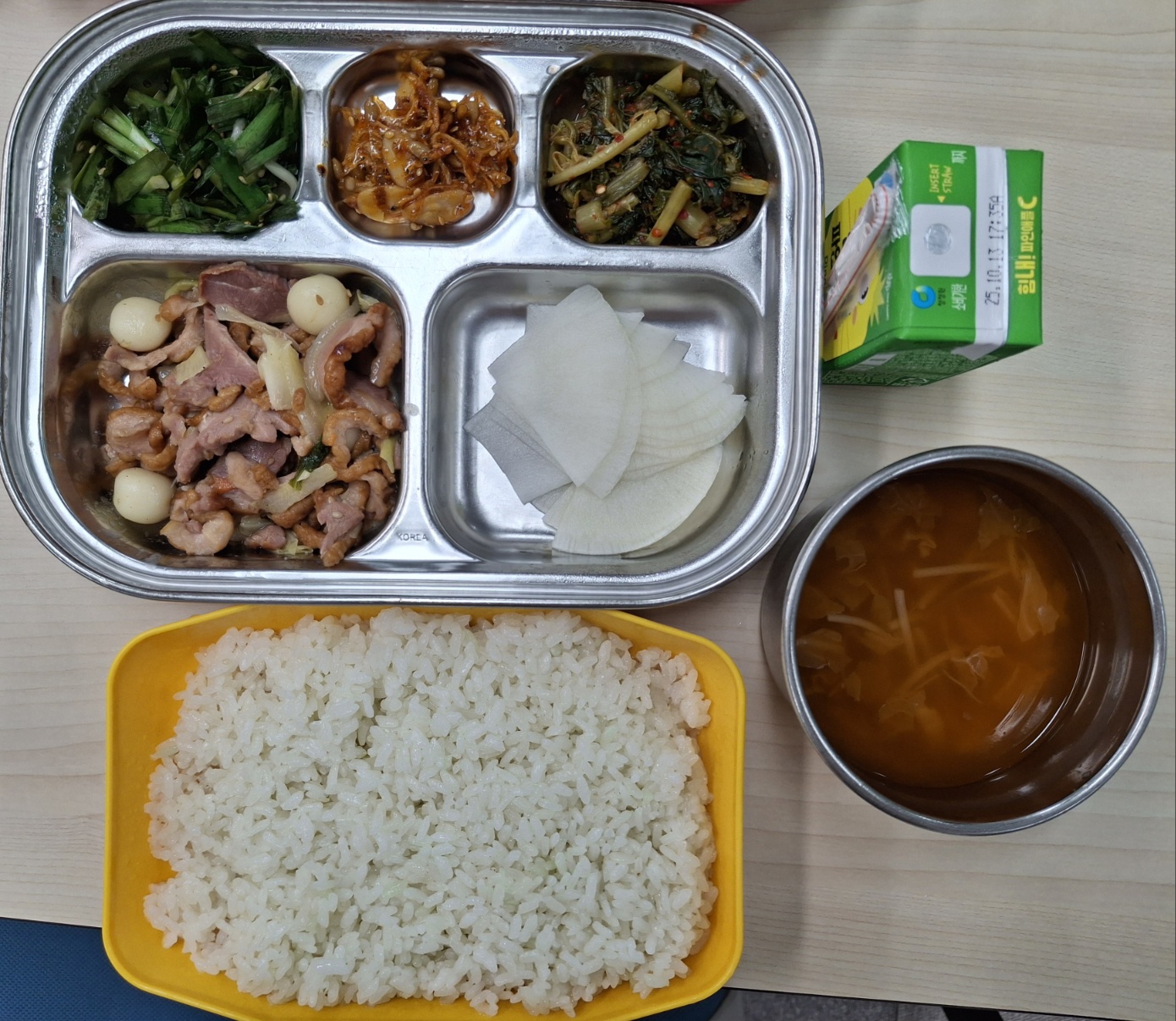 클로렐라밥
콩나물김치국9.13
훈제오리볶음&무쌈5.6.13.18
아몬드뱅어포조림5.6.13
참소스양파부추무침5.6.13
열무김치9.13
파인애플음료
_이미지